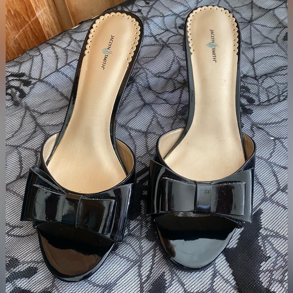 Patent Leather Bow Kitten Heel